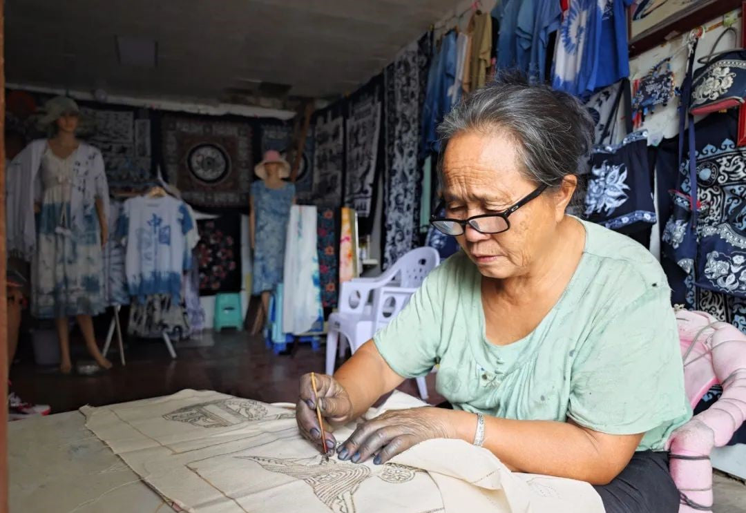 Miao batik practitioner Ma Xingfen